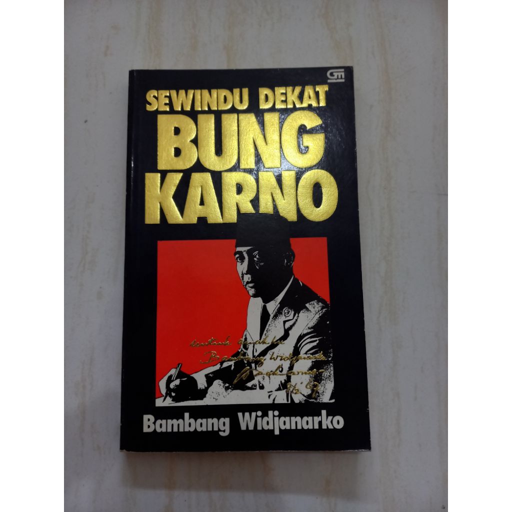 BUKU SEWINDU DEKAT BUNG KARNO