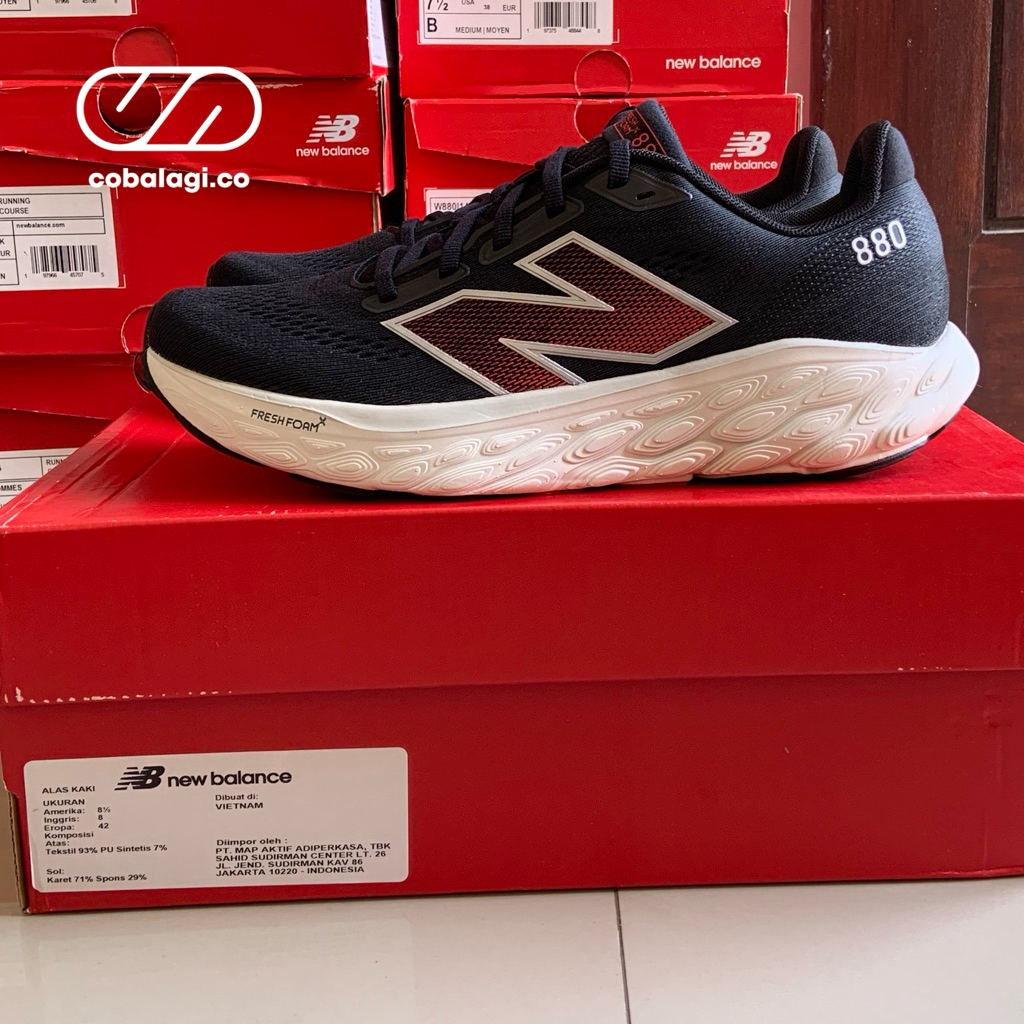 Sepatu lari New Balance Fresh Foam 880v14 Black - running shoes nb 880