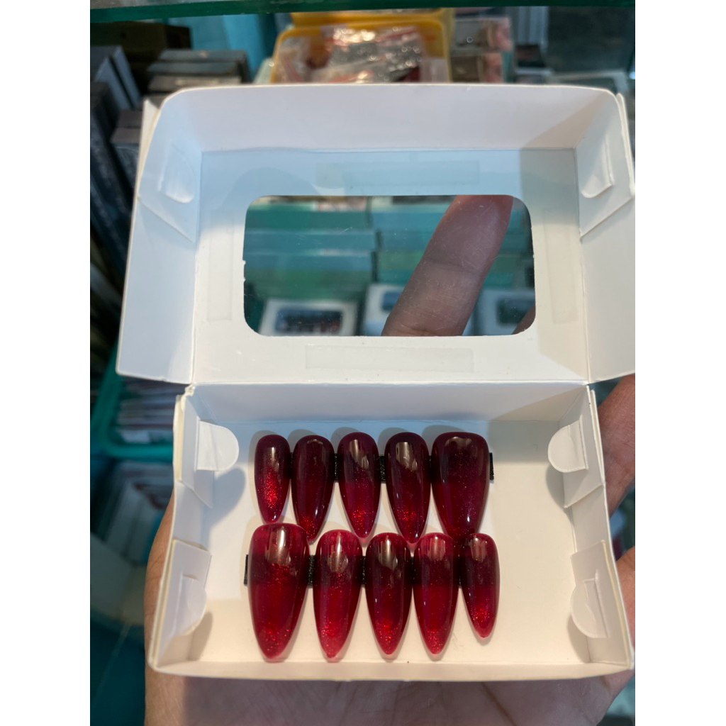 

Kupal maroon isi 10 free lem stiker