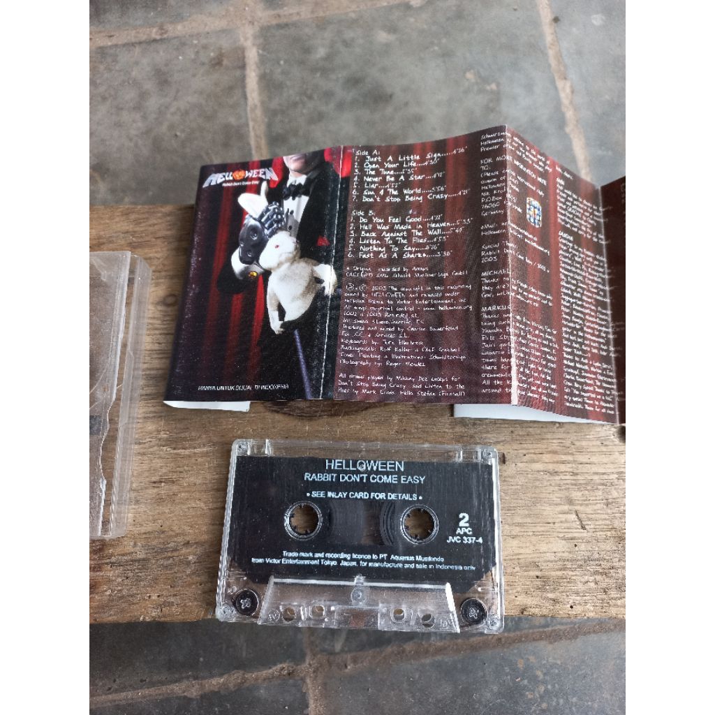 kaset pita Helloween nyala