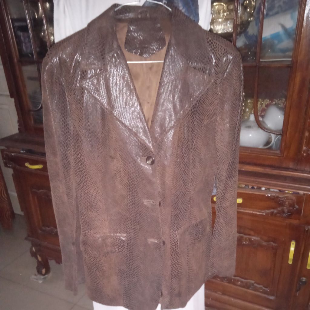 prelove jaket kulit  cewek motif ular keren size L LB40cm x PB70cm x PT59cm