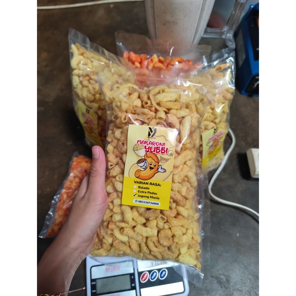 

makaroni/ makaroni pedas/ jajan lebaran/ cemilan