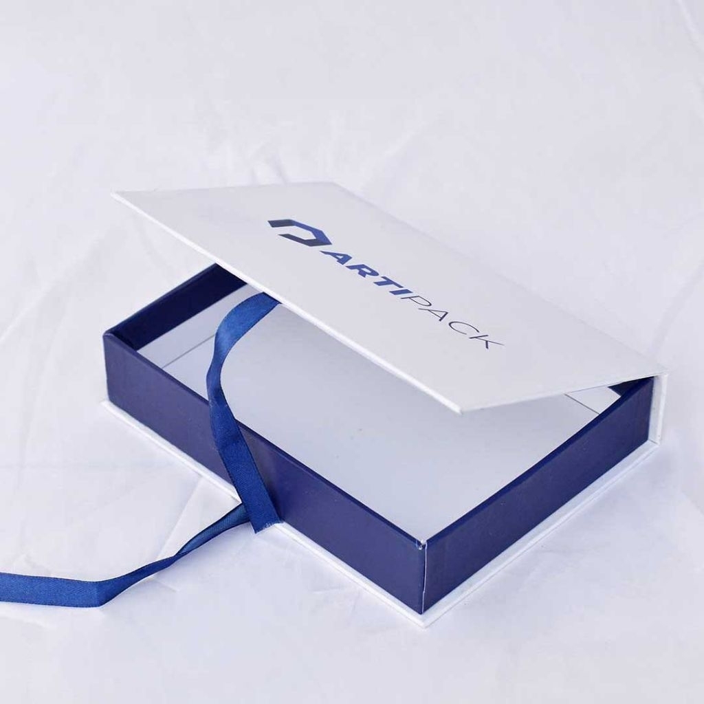 

Hardbox Giftbox Pita Custom Packaging Hampers by Artipack