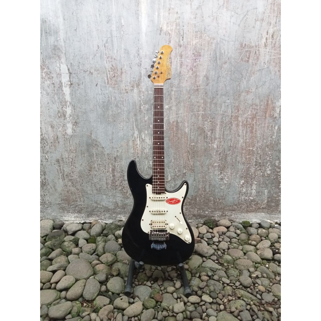 GITAR STRATOCASTER MODEL /ELIOTH ORIGINAL