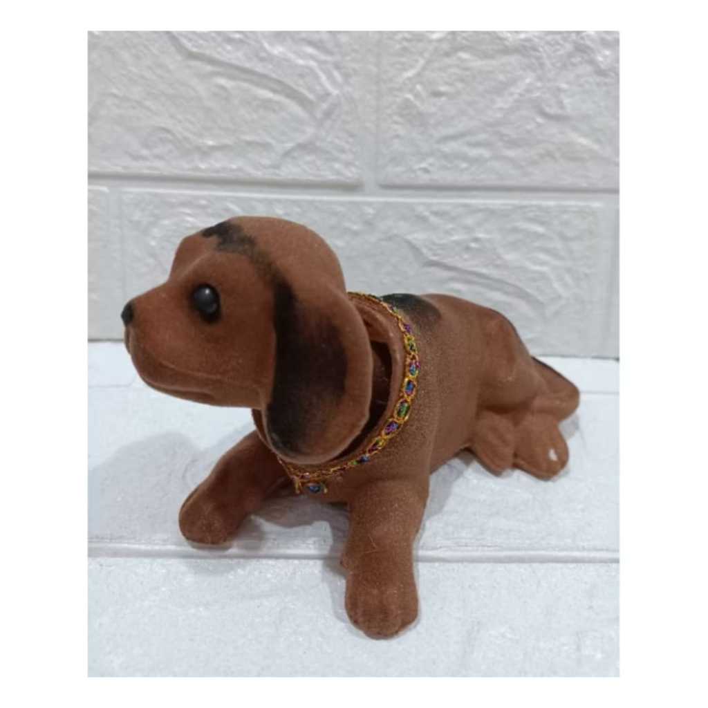 Hiasan Boneka Anjing Kepala Goyang Hiasan Dashboard Mobil