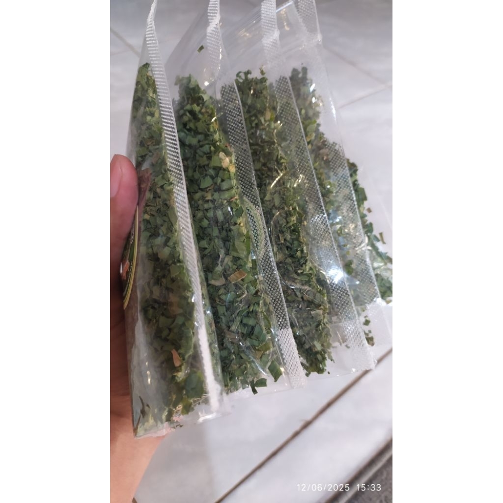 

Daun bawang keringg