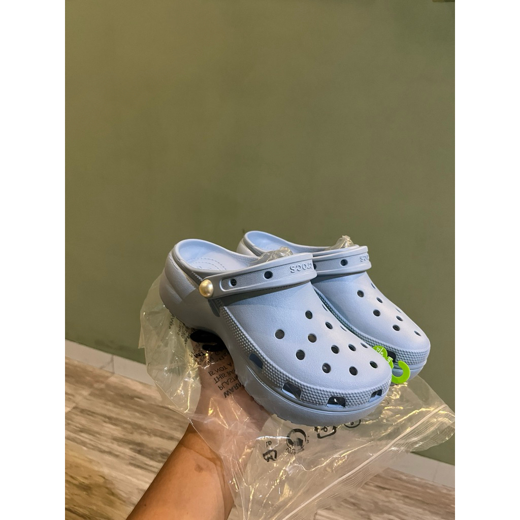 Hot Deals Crocs Classic Clog Platform / Sandal Wanita Crocs Classic Platform / Crocs Platform Clog