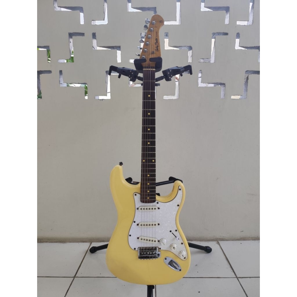 Gitar Listrik Harley Benton ST 62 Strat Like Cream Color