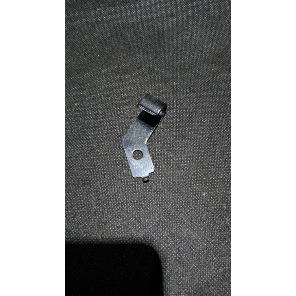 BREKET HOLDER KABEL SELANG REM DEPAN MIO SPORTY SMILE