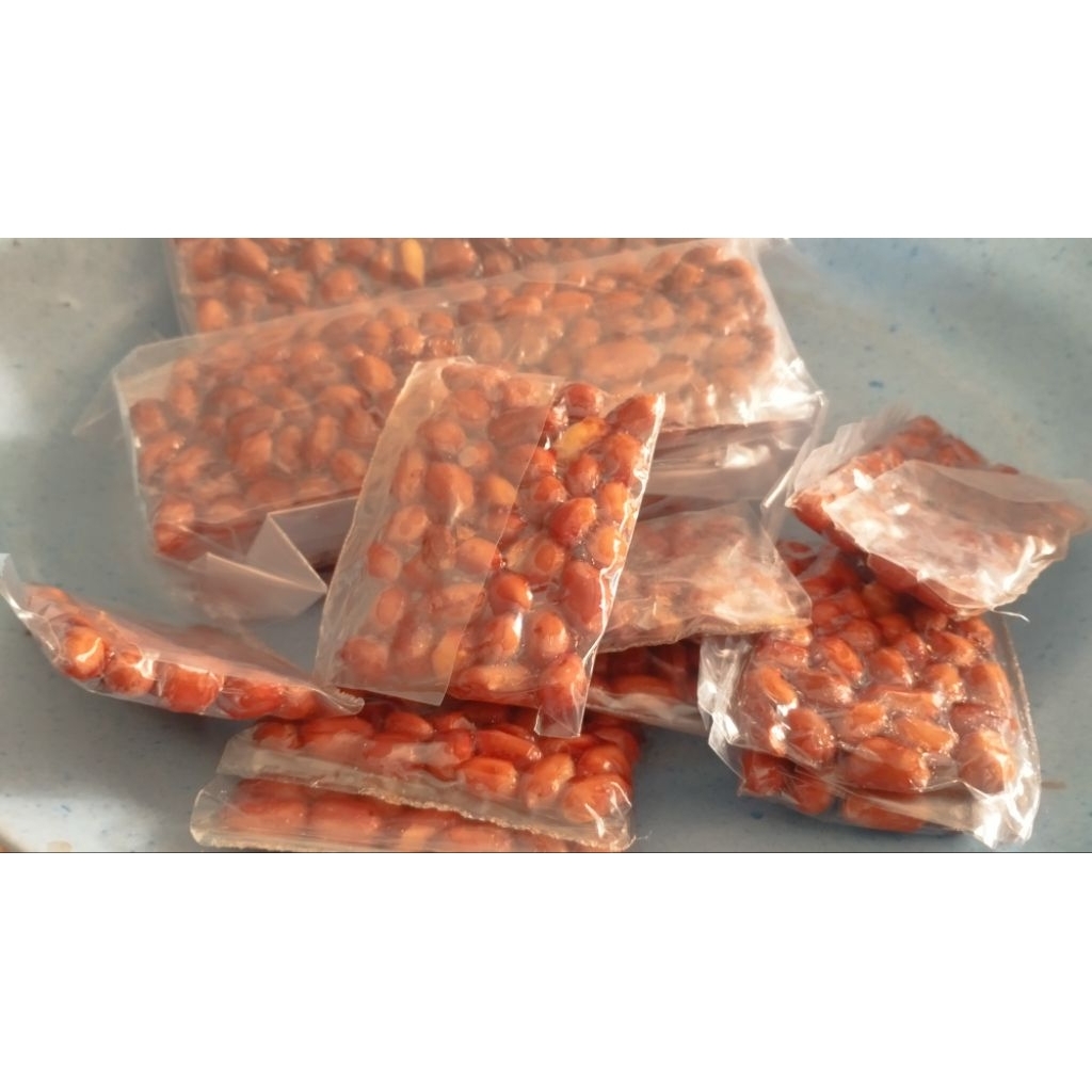 

cemilan kacang pedas manis gurih kriukkk