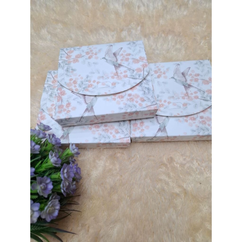 

Kotak Hijab Box hijab Kado Scraft