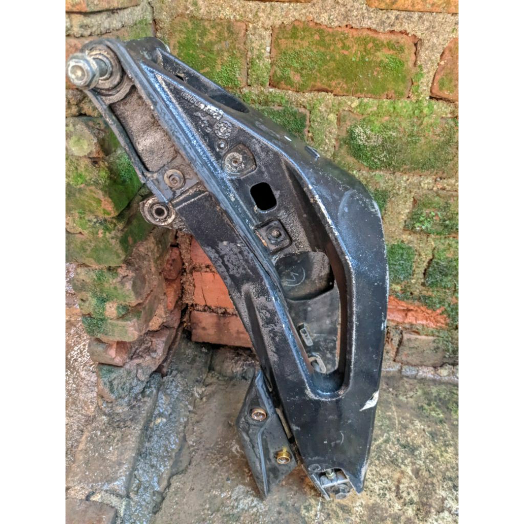 swing arm yamaha r15v2 original