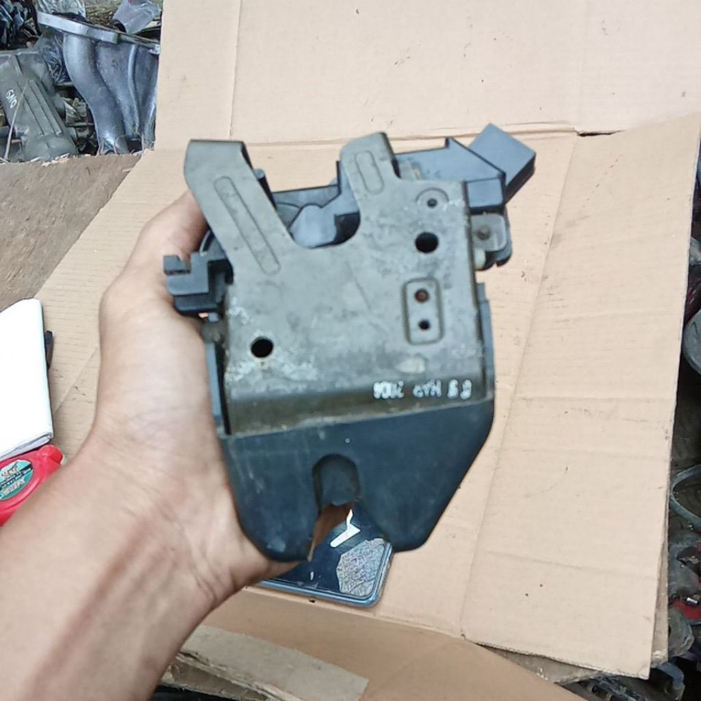 Doorlock bagasi Honda Accord cm5