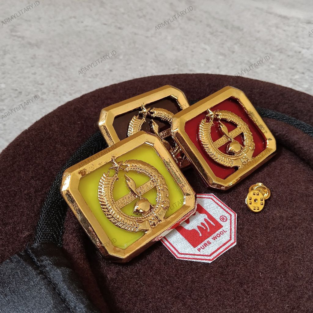 TOPI BARET DAN EMBLEM BARET PRAMUKA