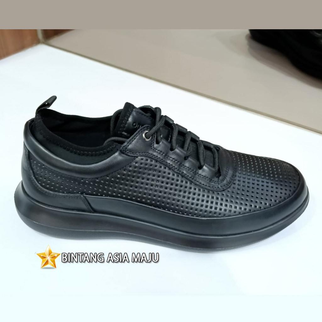SEPATU OBERMAIN PRIA ORIGINAL SNEAKER KULIT ASLI HITAM POLOS OM06