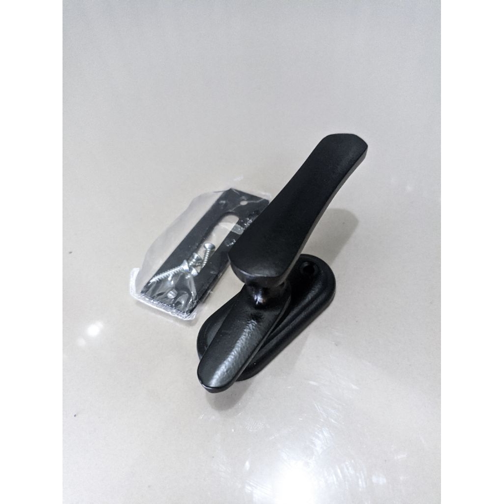 Ram Buncis / Panolet Jendela Hitam Minimalis – Gagang Jendela Besi Black Doff