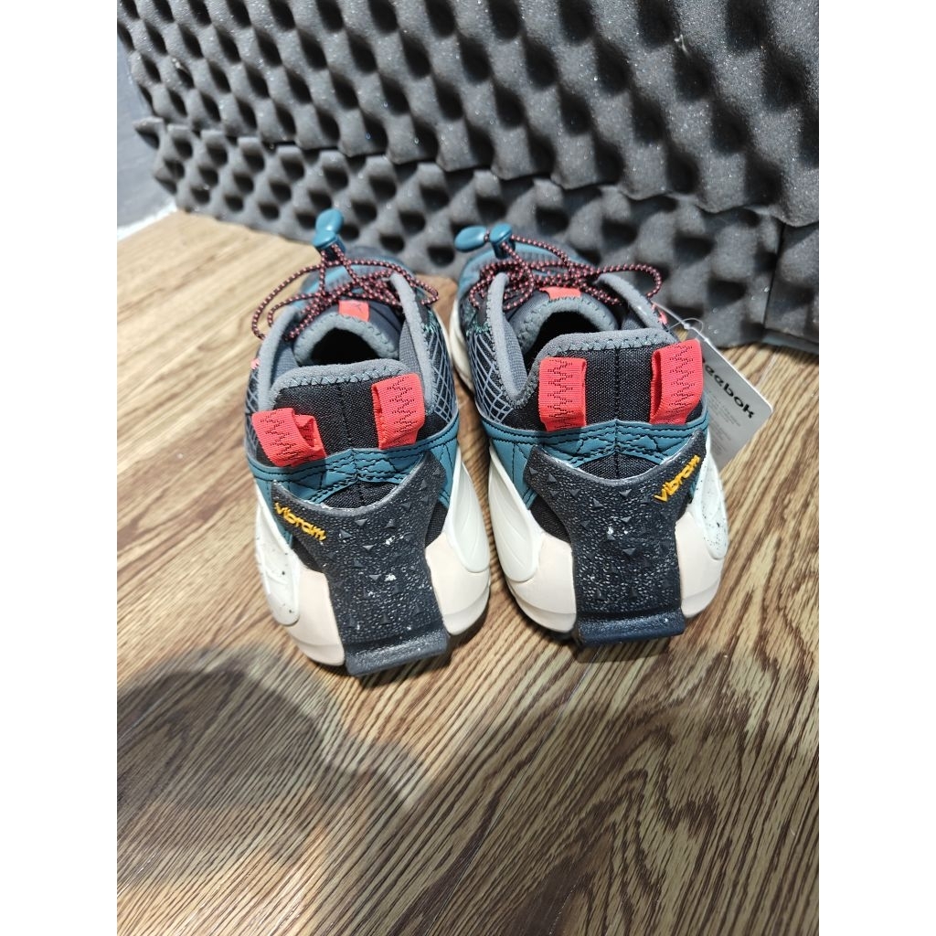 Rebook zig kinetica vibram