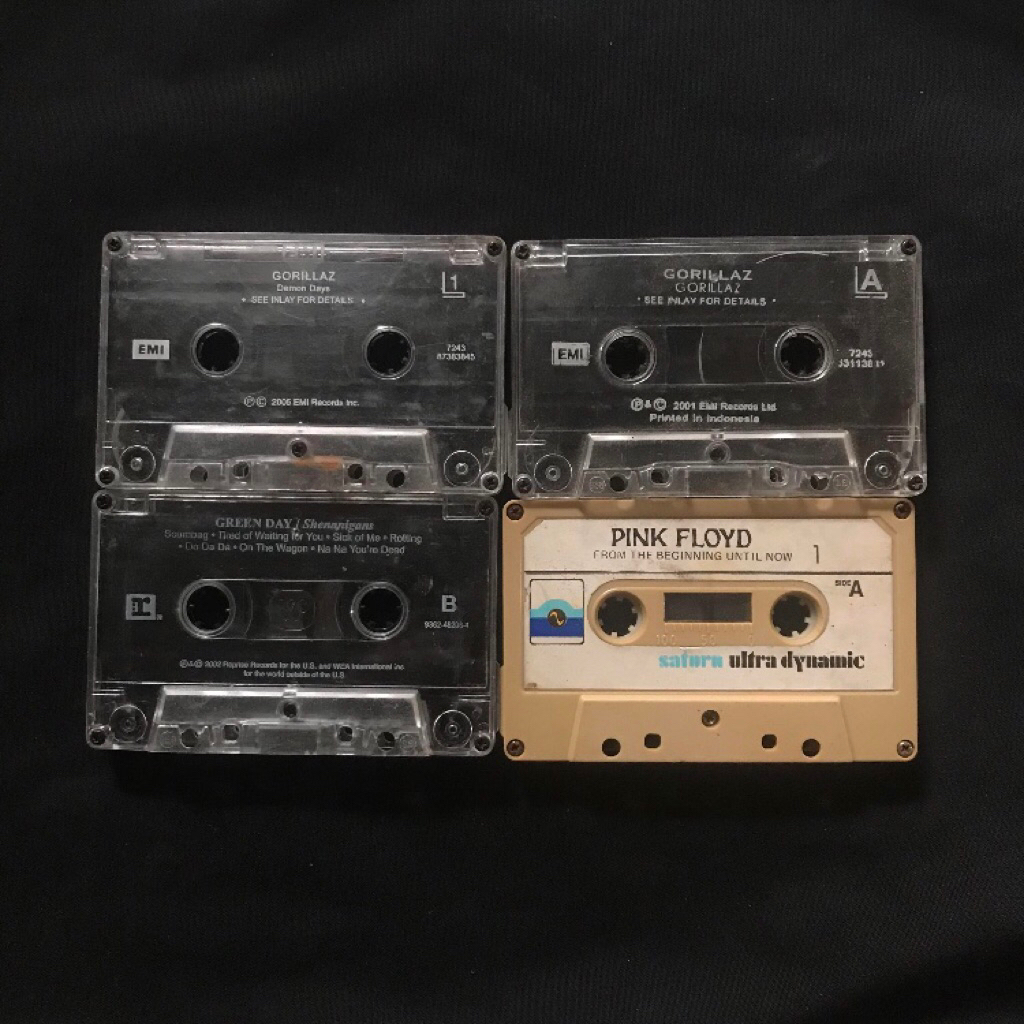 Kaset gorillaz demon days, gorillaz self titled, green day shenanigans, pink floyd from the beginnin