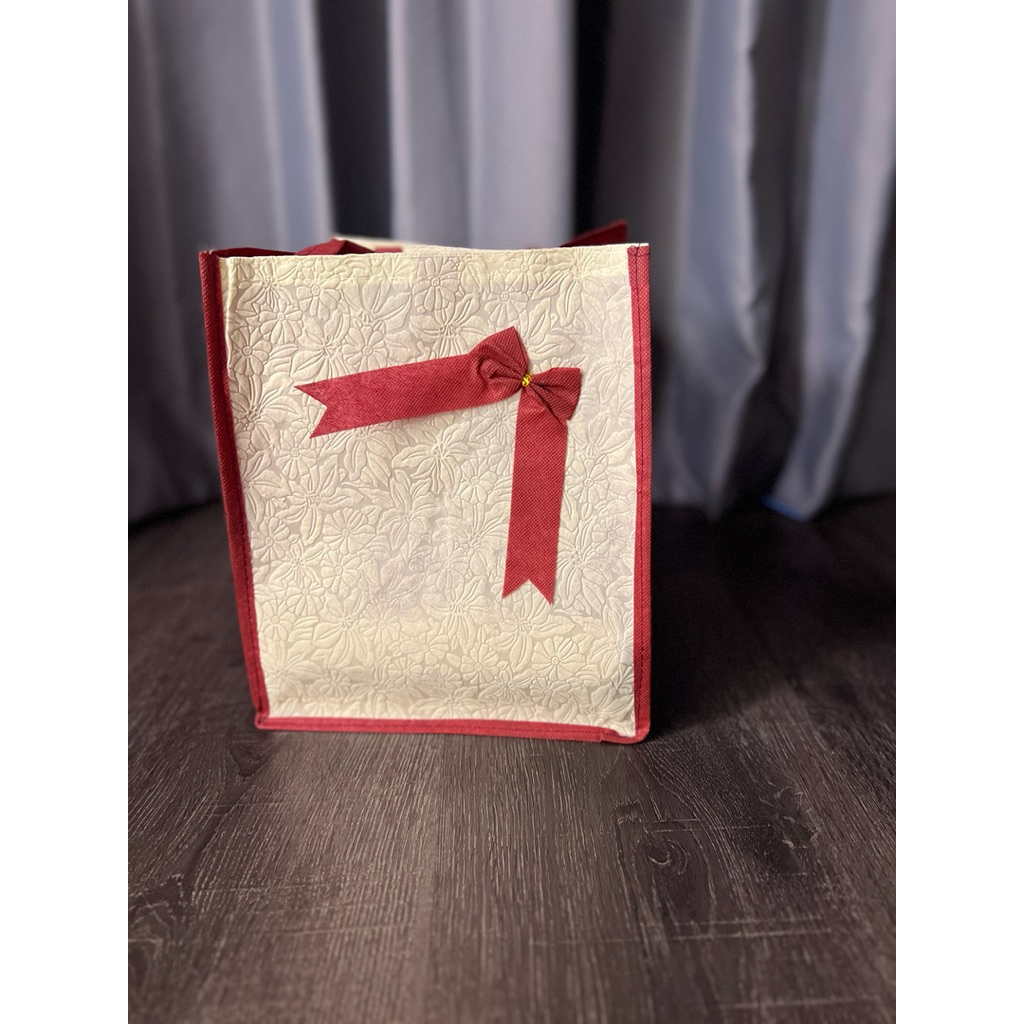 

(1 PACK = 60 PCS) GOODIE BAG HAJATAN MOTIF PITA 22x22 TINGGI 28 CM / TAS HAJATAN / TAS NASI BOX / TAS WALIMATUL / TAS WEDDING / TAS RAMAH LINGKUNGAN / TAS SPUNBOND