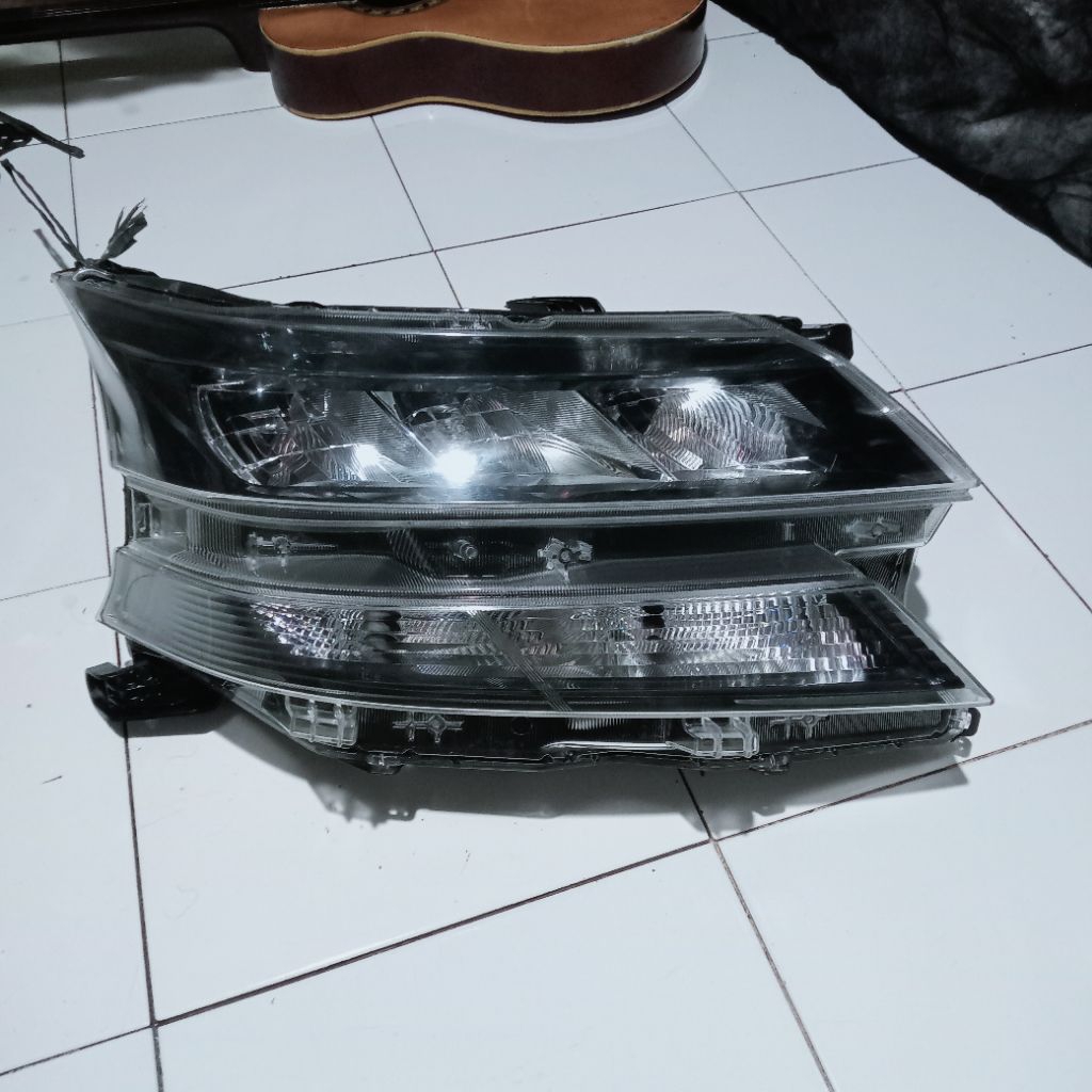 Headlamp Lampu Depan Avanza Xenia 2020