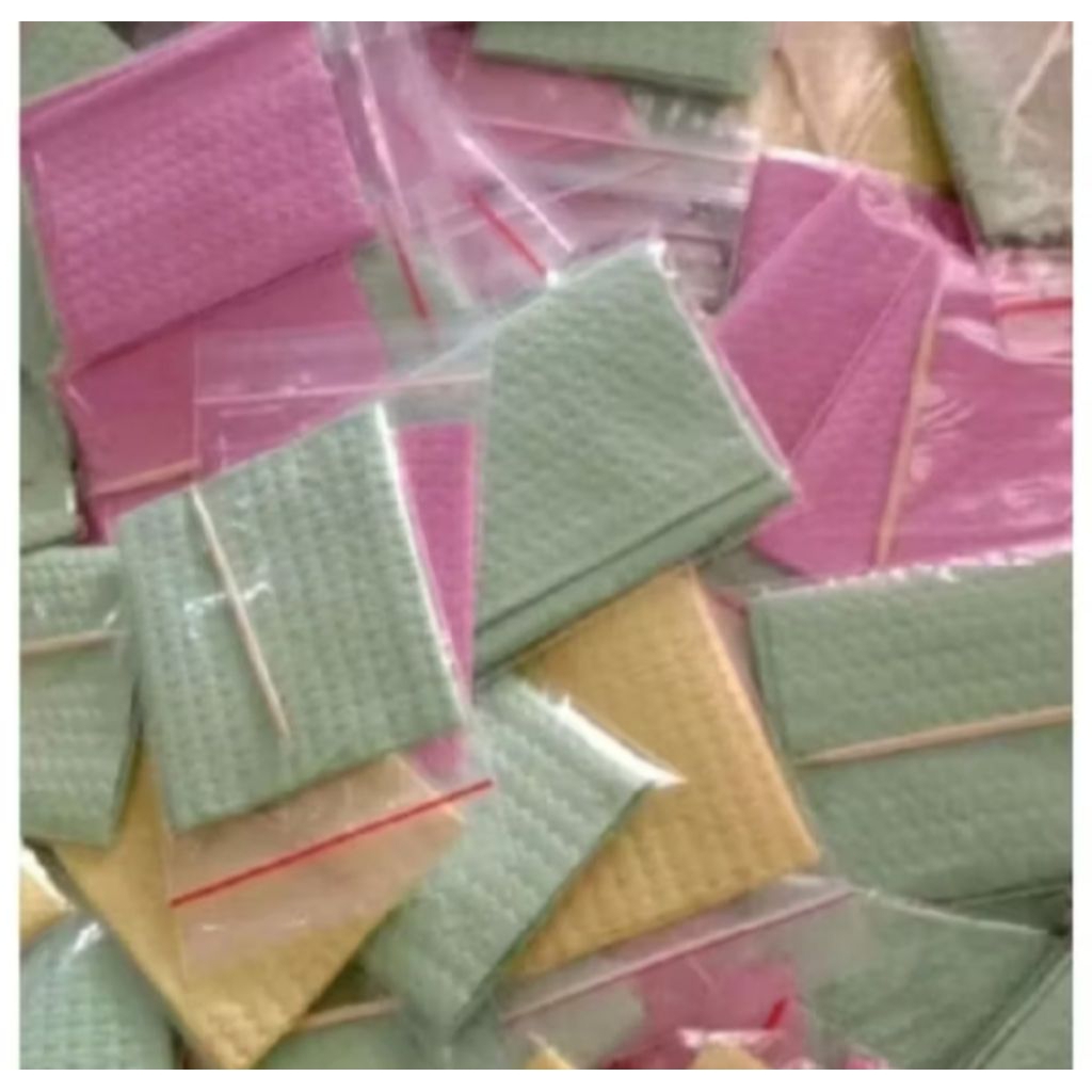 

(100pcs) Tisu Pesta/Tisu Prasmanan/Tisu + Tusuk gigi pesta/tisu hajatan