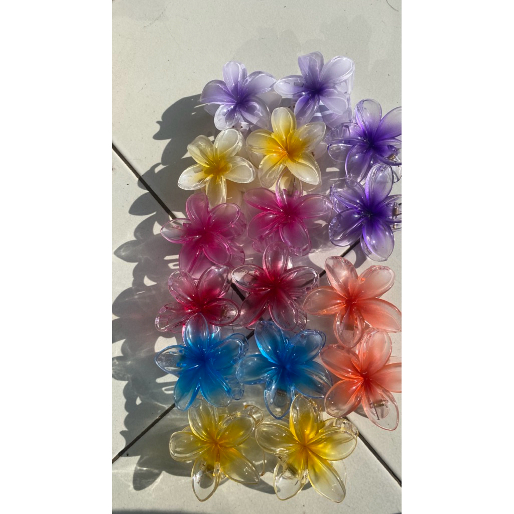 Jepitan Rambut Cantik Model Bunga Kamboja 8cm Besar Hair Clip Bunga Bali Aksesori Rambut Wanita - Un