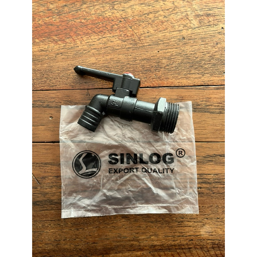 Kran Air / Kran Tembok Besi 3/4” Hitam