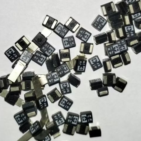 Capasitor tantalum 220uf J8