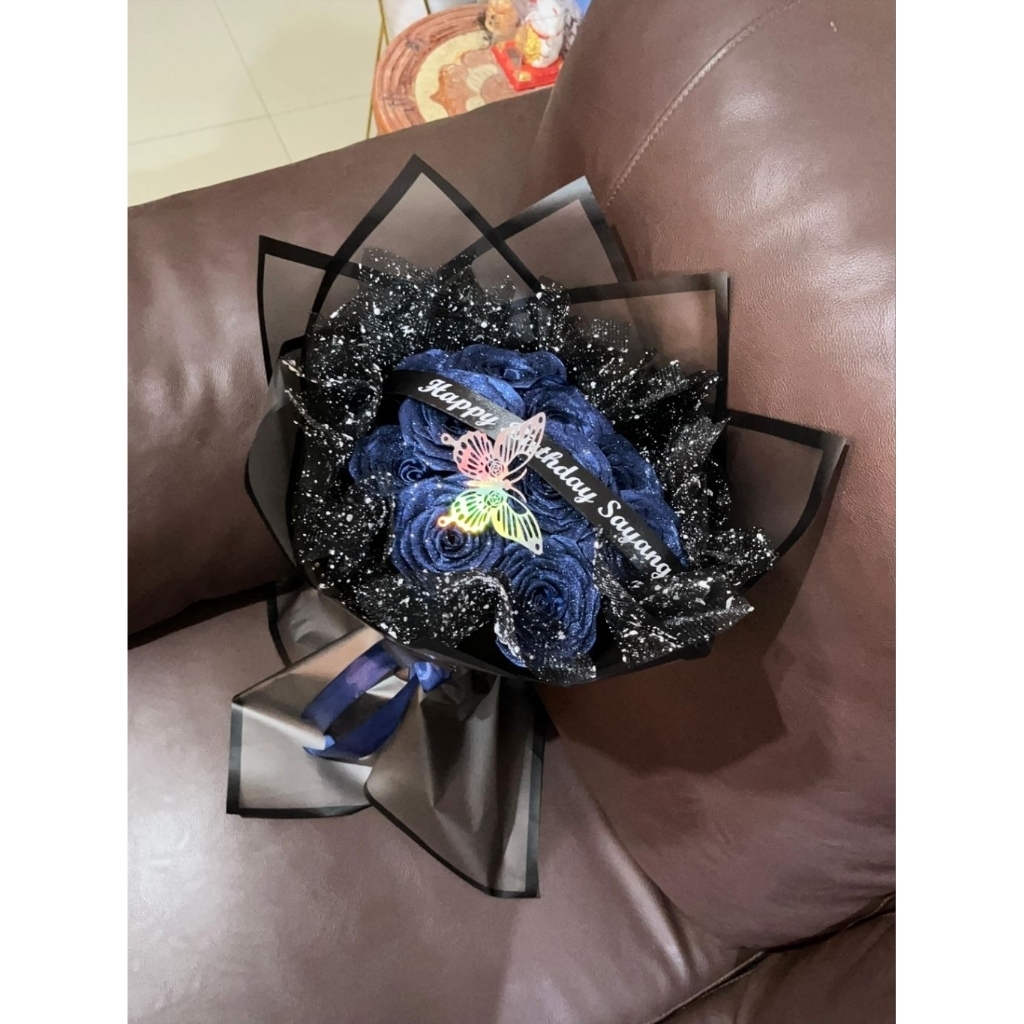 

Bucket Pita Satin Navy 6 tangkai