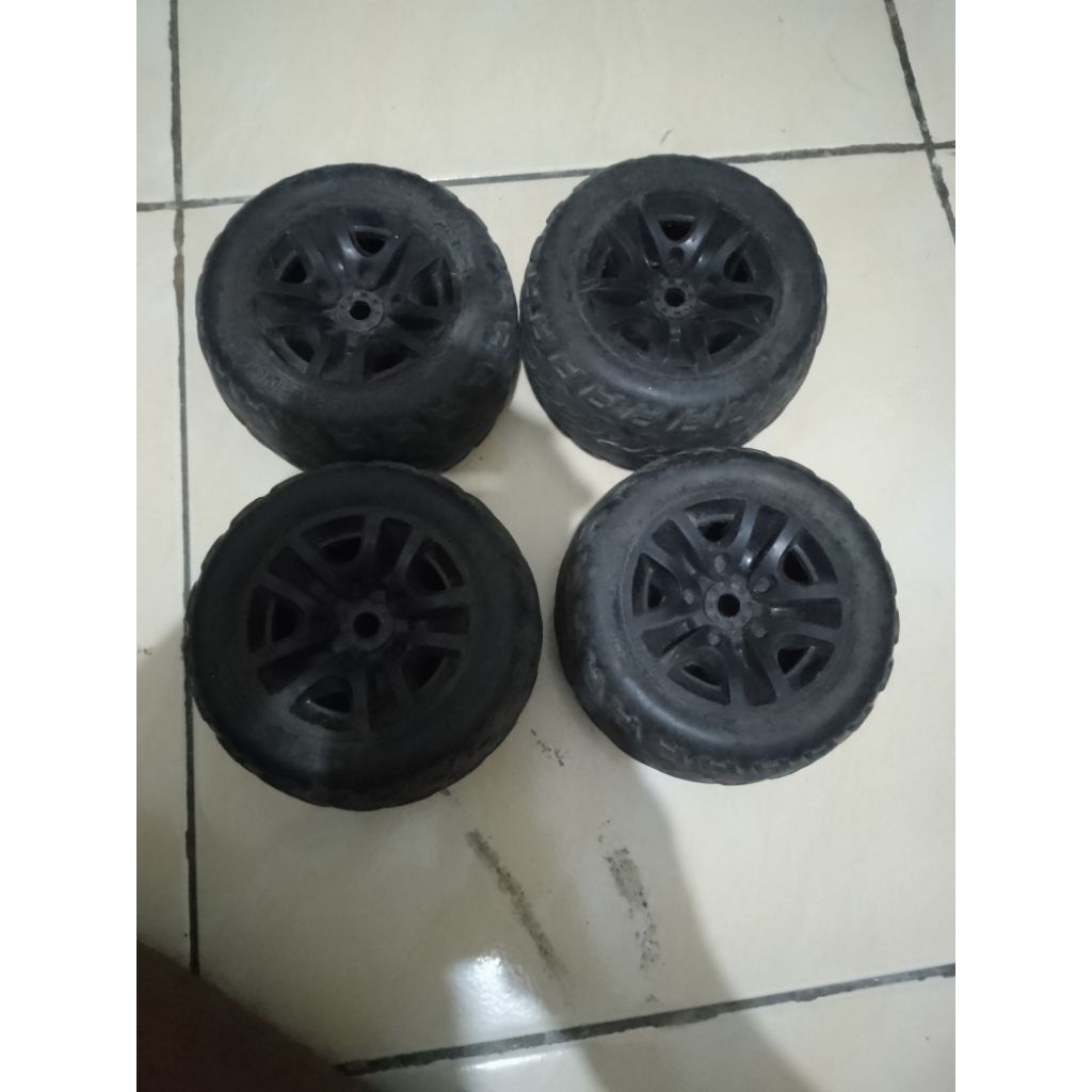 ban rc bekas monster truck JLB racing hex 17mm