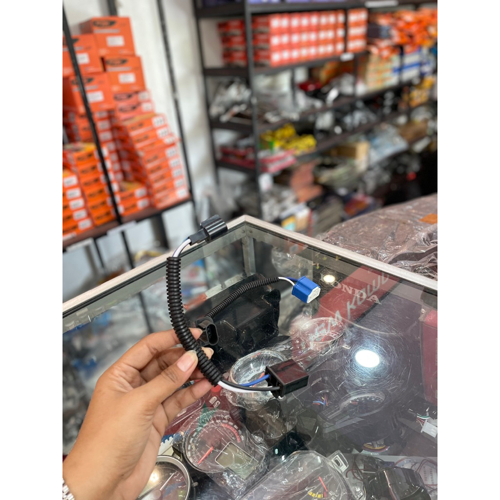 SOKET LAMPU H4 DAYMAKER KERAMIC IMPORT KWALITAS BAGUS