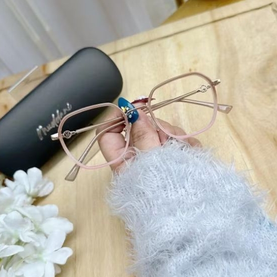 Dari makassar, kacamata muddani wanita