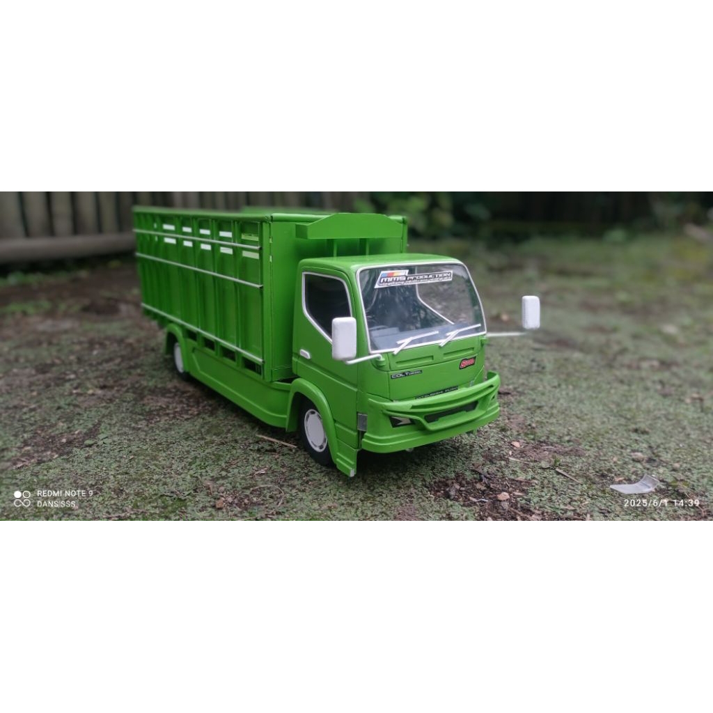miniatur truk canter skala 14