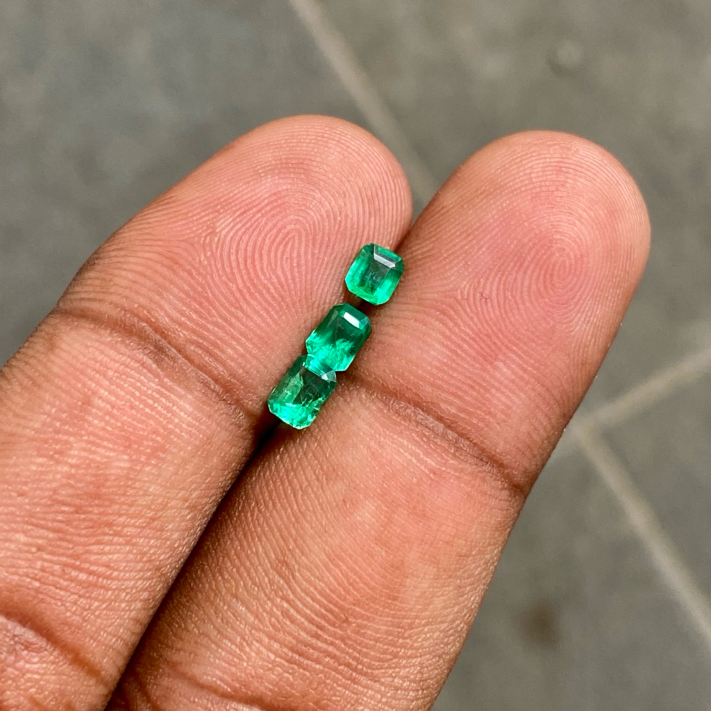 Natural Zambian Emerald Jamrud Batu Zamrud Colombia HQ ukuran Kecil 3Pcs CT 0.90