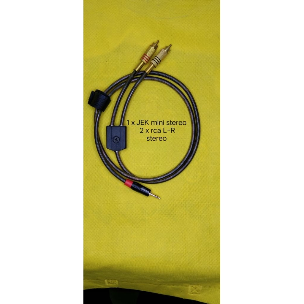 1 x jek mini stereo 2 x rca L-R stereo