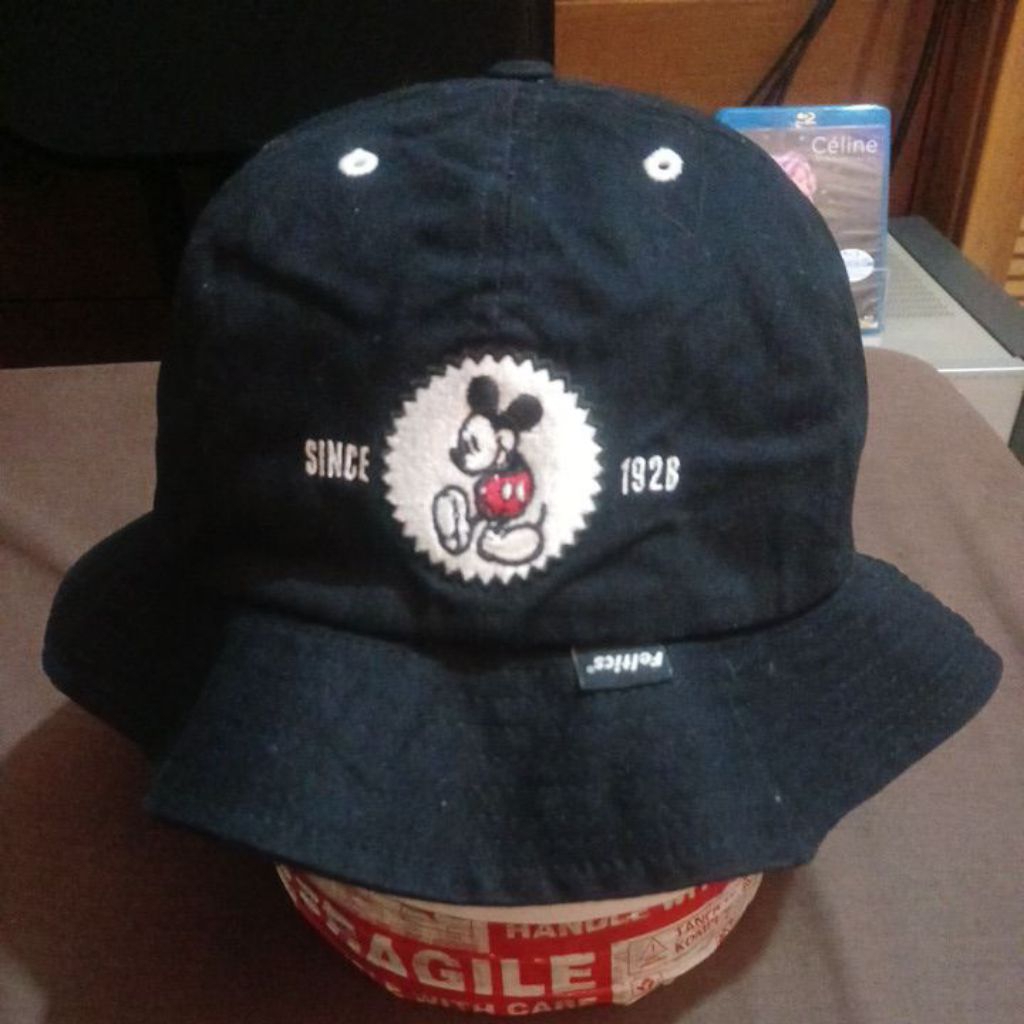 topi bucket feltics collab disney mickey mouse