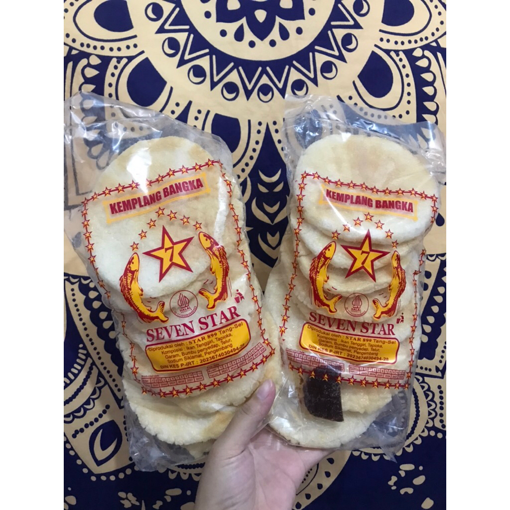 

Kerupuk Kemplang Isi 8Pcs + 2 sambal Merk Seven Star - Enak Pedas Gurih Renyah