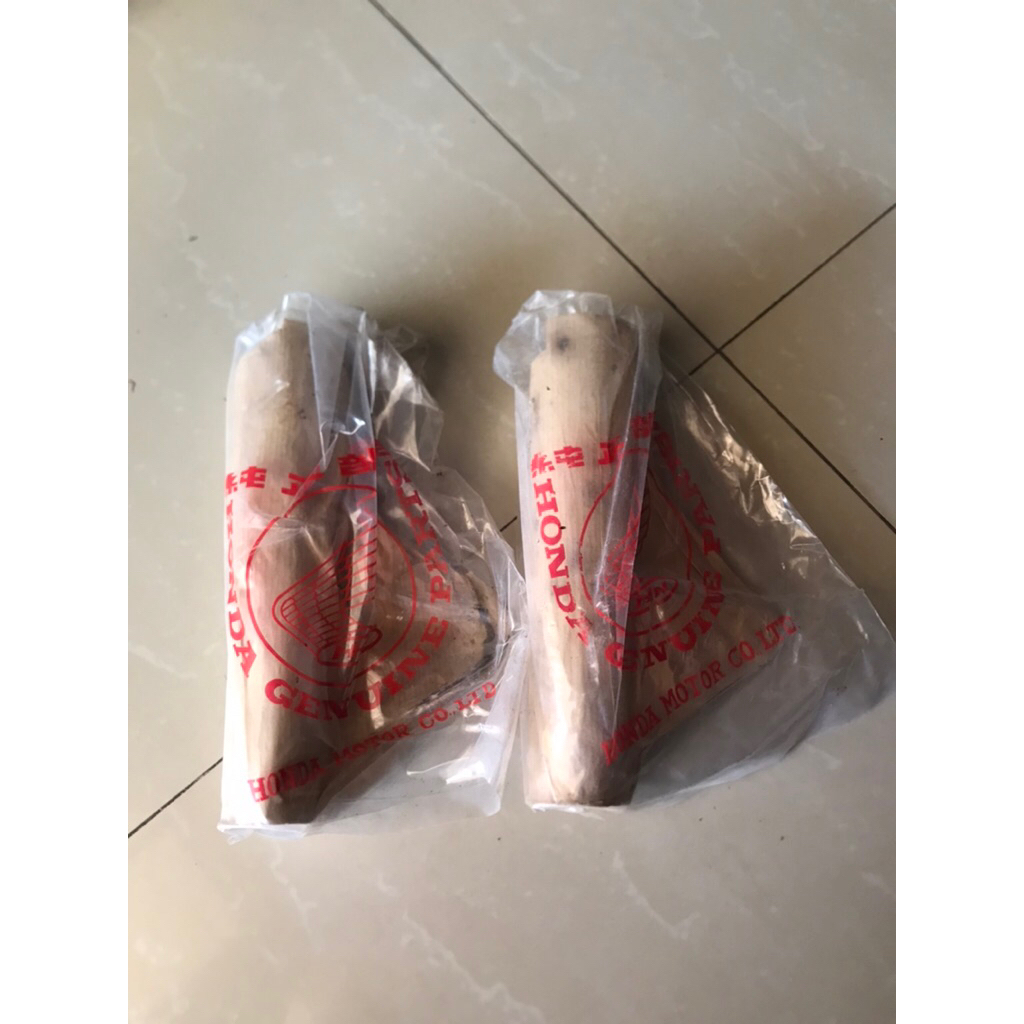 Kupingan Lampu CB 125 / CG 125 ( ORIGINAL NOS )