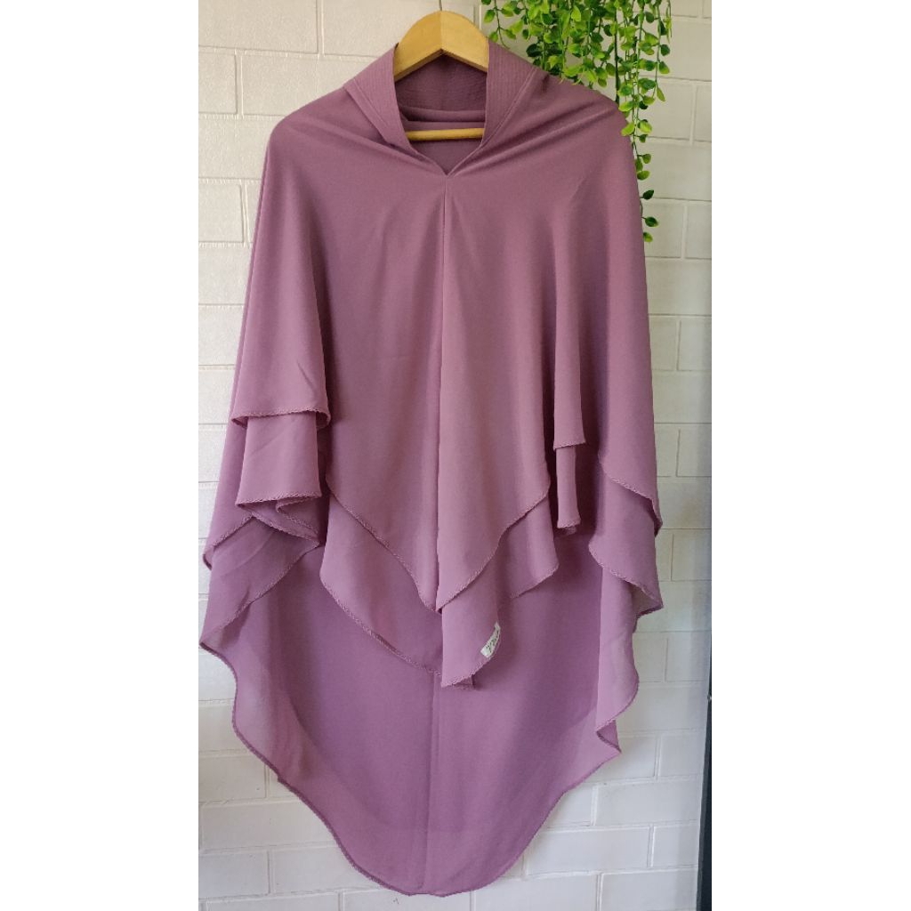 PRELOVED Nissa Hijab Khimar Syari Ceruty Soft Pad Antem Warna Ungu