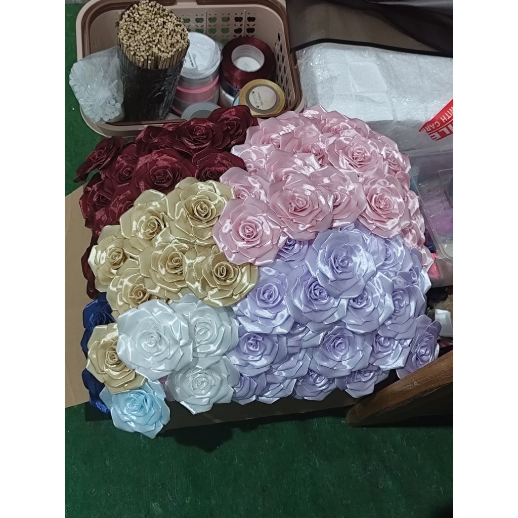 

BUNGA PITA SATIN 10 TANGKAI TANPA GLITTER