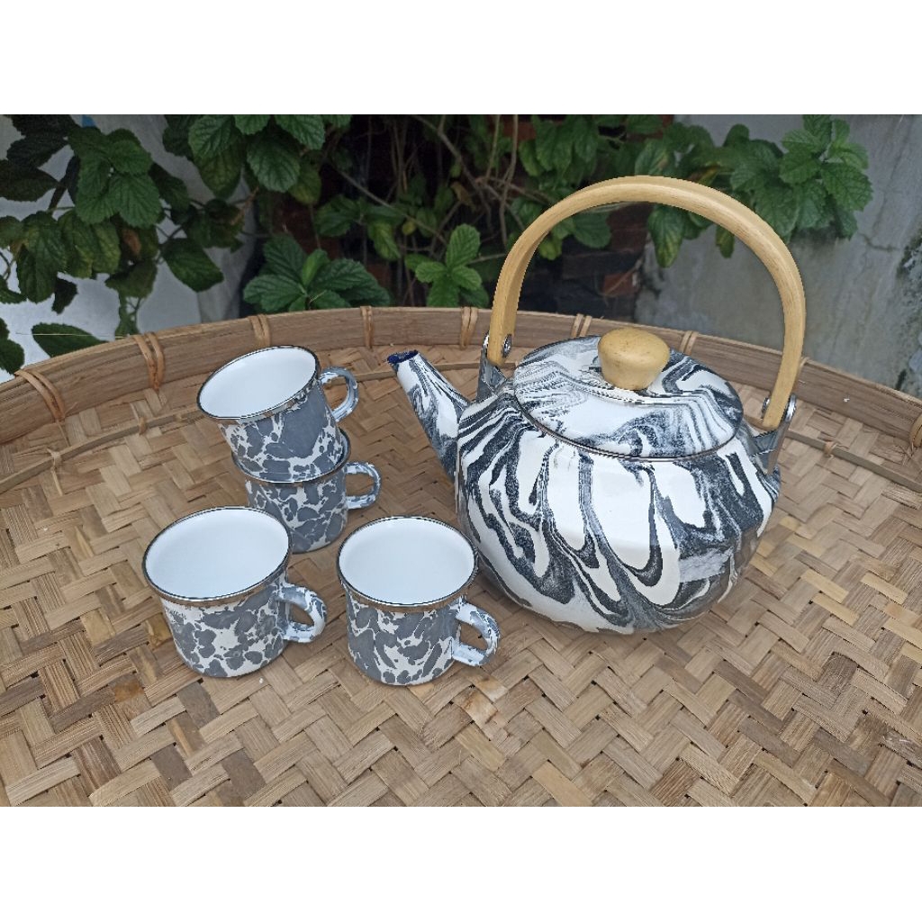 Set Teko Meja Blirik Hitam 1,7 Liter  Mug 4 pcs 110 ml Enamel Kedaung