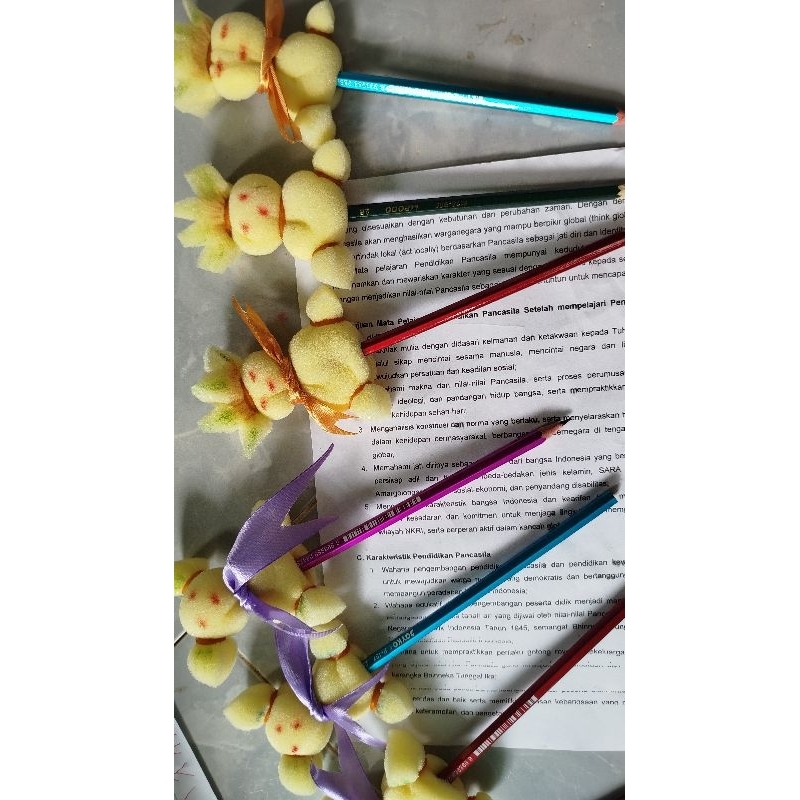

pensil boneka silahkan di order..