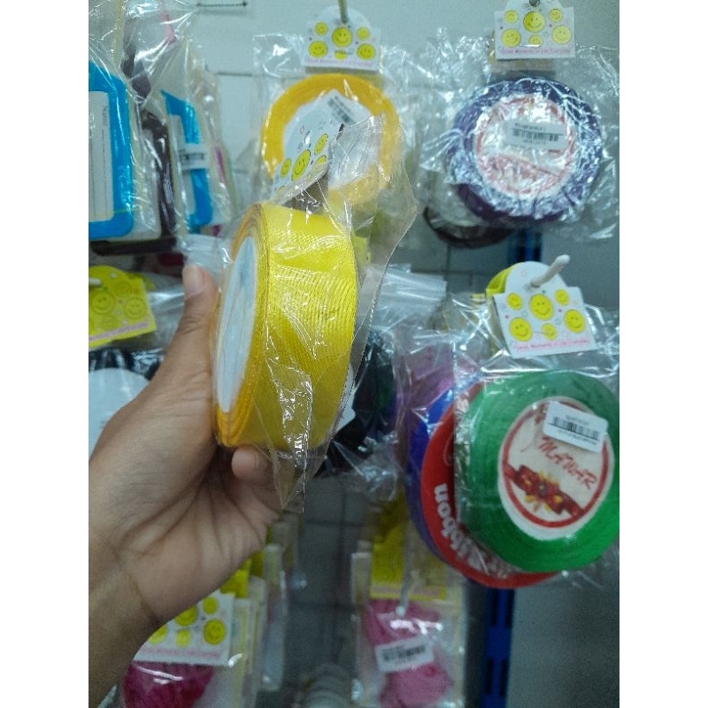 

pita kain satin ribbon saten ukuran 1/2 inch dan 1 inch (per 1 roll)