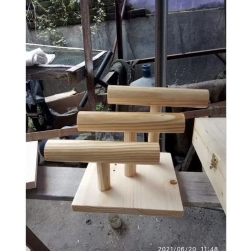 DISPLAY GELANG KAYU 3 TINGKAT