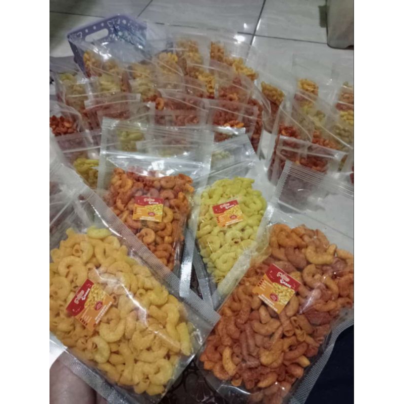 

Makaroni rasa balado, jagung, keju, pedas jajanan cocok untuk lebaran