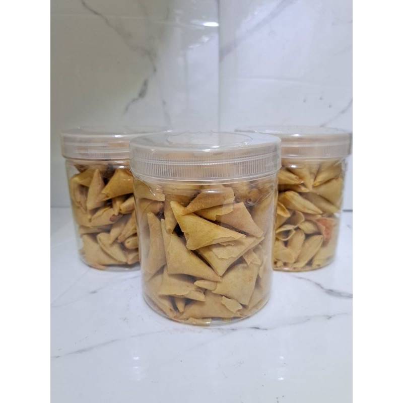 

CEMILAN SAMOSA AYAM KERING TOPLES 250GRAM
