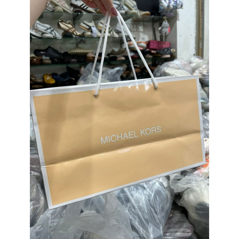 

paper bag emkaa dan box emkaa