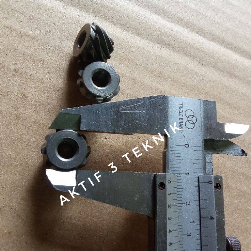 gear nanas kecil gerinda makita 4030