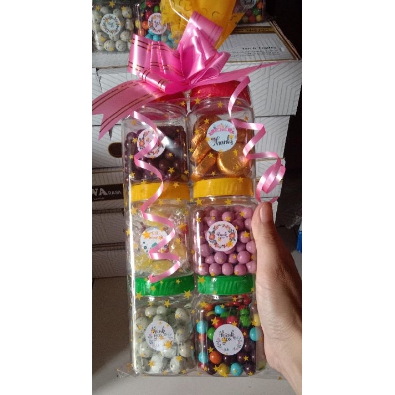 

HAMPERS COKLAT ANEKA RASA ISI 6 TOPLES - LEBARAN 2025