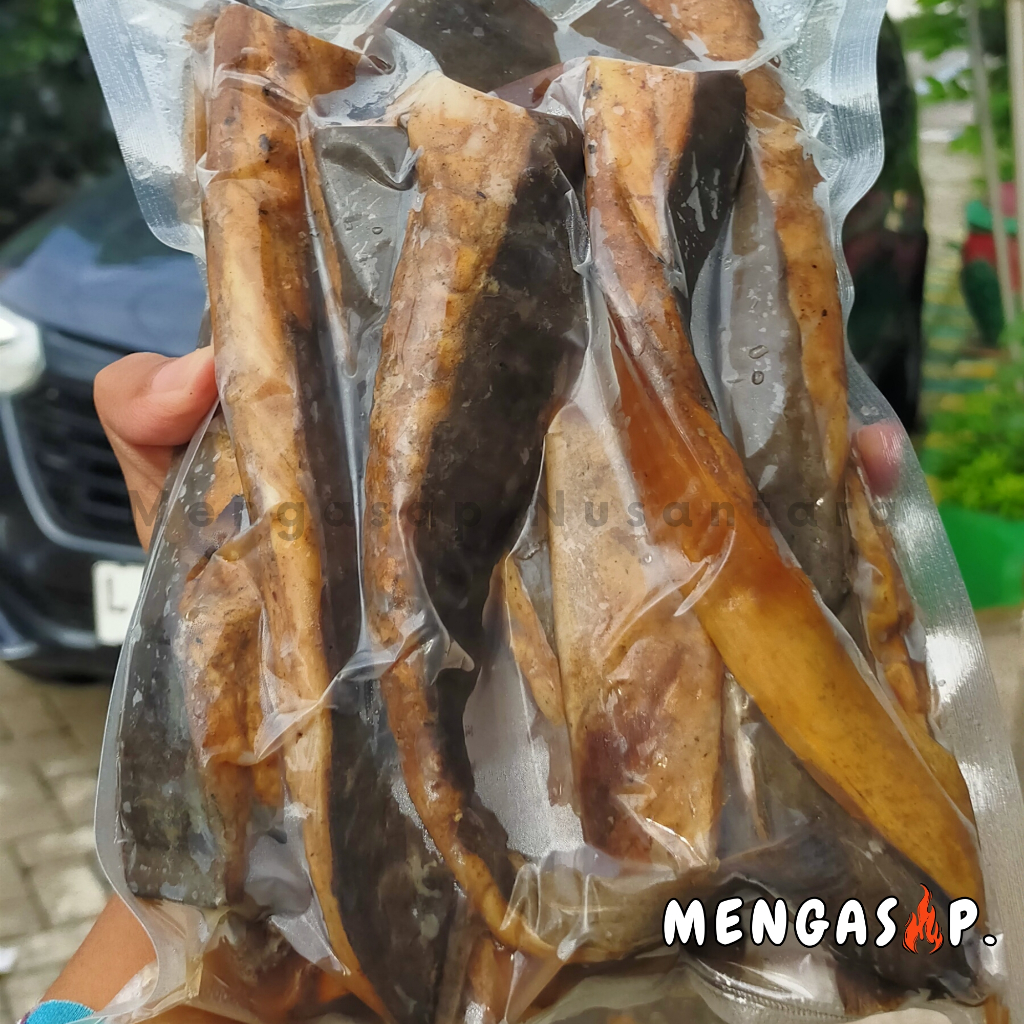 

IKAN PE ASAP PARI ASAP KHAS SIDOARJO UNTUK OLEH OLEH BISA DIJUAL LAGI